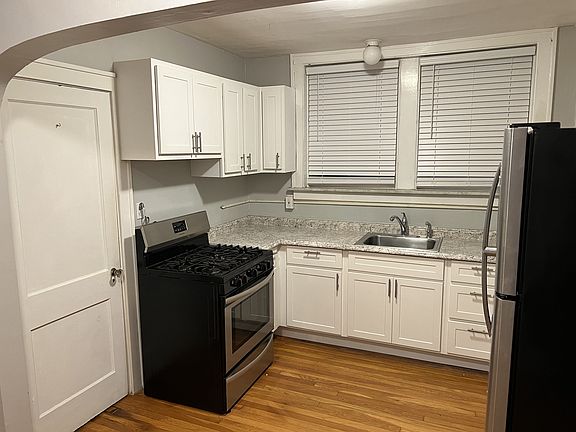 3rd image of 4956 Parker Ave #2W