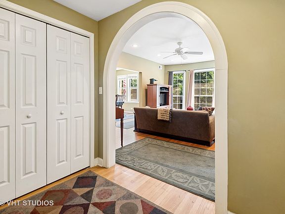 4th image of 1522 W Fargo Ave #1S