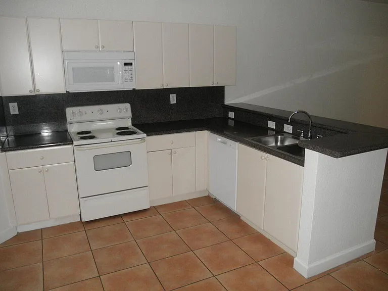 2405 Shoma Dr — Photo 9