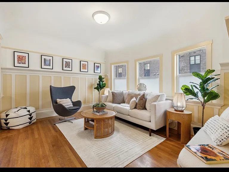 2834 Summit St #2834 — Photo 6