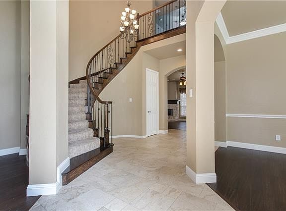 3rd image of 1613 Whispering Glen Dr