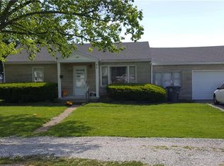 910 Twin Circle Dr, Seymour, IN 47274