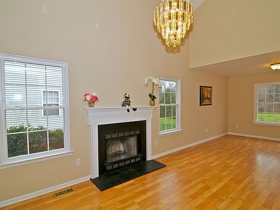 2nd image of 318 Nicholas Ct