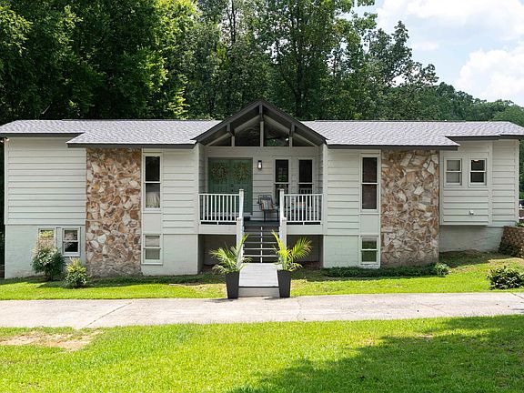 3rd image of 2233 Great Rock Rd