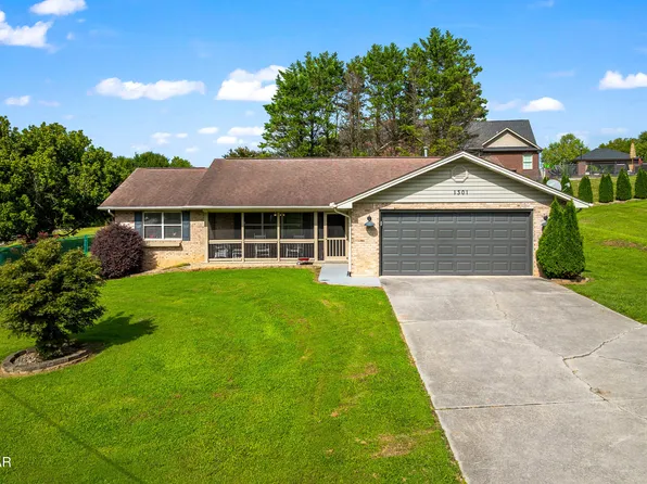 1301 Snappwood Dr, Sevierville, TN 37862