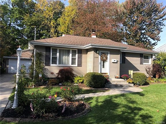 2nd image of 1282 Master St