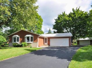 17250 Barberry Cir, Eden Prairie, MN 55346