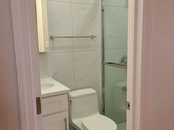 5th image of 64-73 Ellwell Cres Floor 1