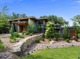 300 E Twin Oaks Rd, Sioux Falls, SD 57105