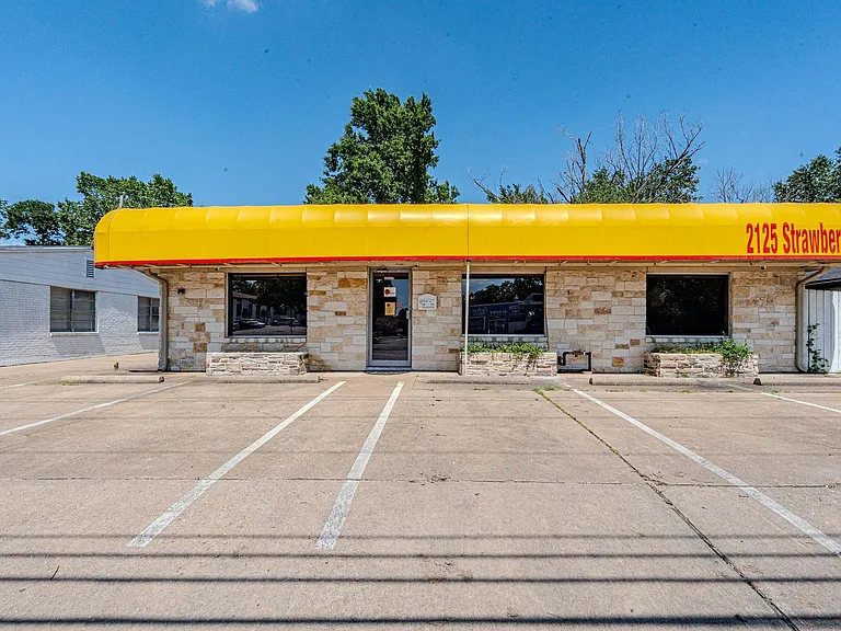 2125 Strawberry Rd — Photo 4