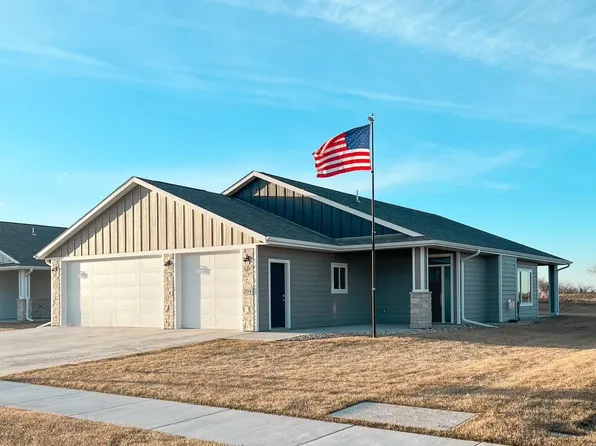 204 Duck Trl, Hartford, SD 57033