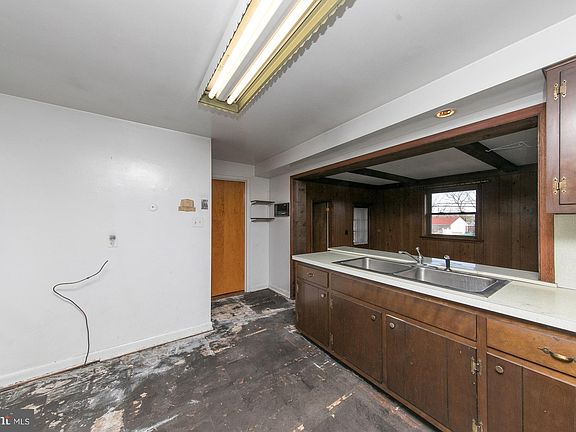 4th image of 3 Knoll Dr
