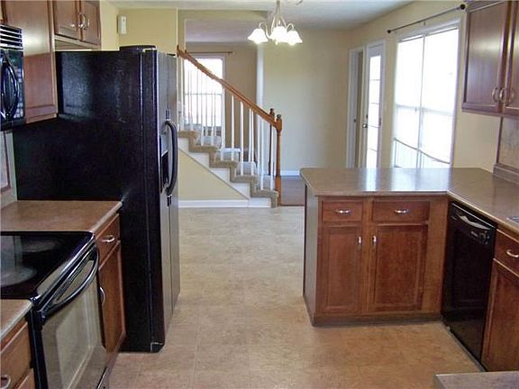 4th image of 3720 Meadow Knoll Ct