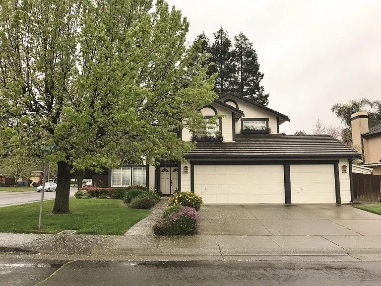 1305 Preston Pl — Photo 1