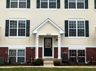 1635 W Turtle Creek Ln, Round Lake, IL 60073