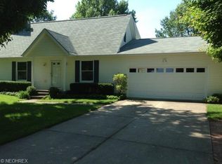 322 Rivermoor Dr, Mogadore, OH 44260
