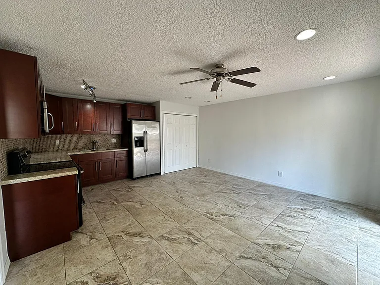 637 Executive Center Dr #N203 — Photo 8
