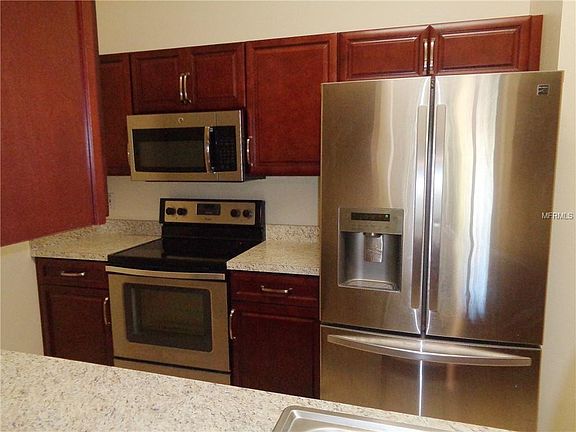 3rd image of 605 Villa Ct