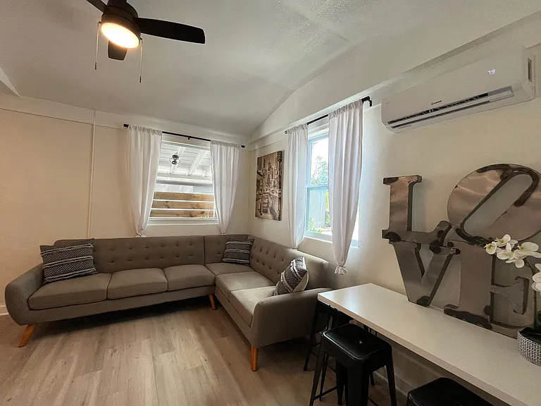 816 E Robson St #1 — Photo 6
