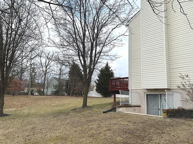15116 Serbian Ln — Photo 28