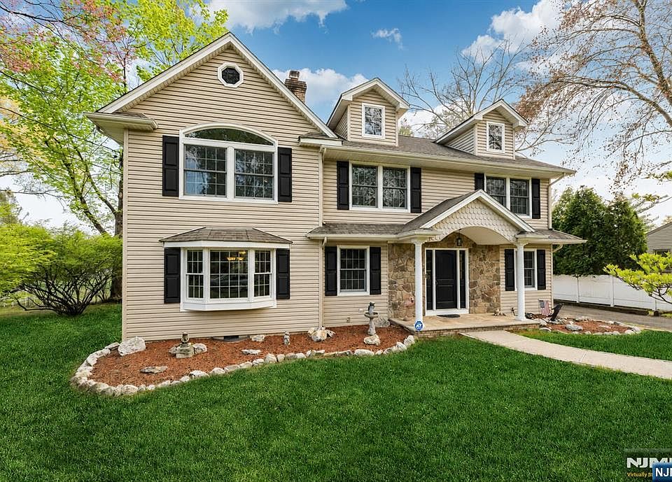 1st image of 631 Montview Pl