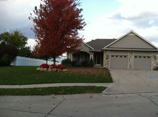 1122 Joy Cir, Papillion, NE 68046