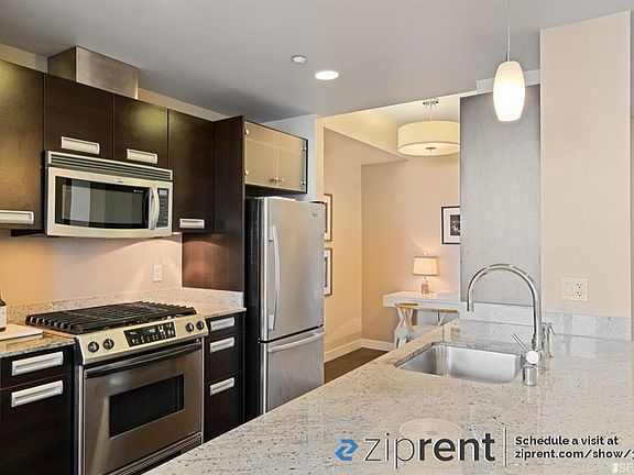 5th image of 300 Berry St Unit 1105