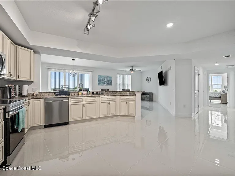 735 Pilot Ln #507 — Photo 8