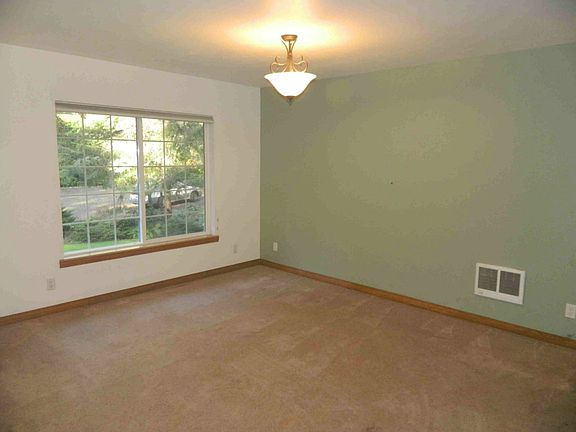 4th image of 10415 107th Avenue Ct