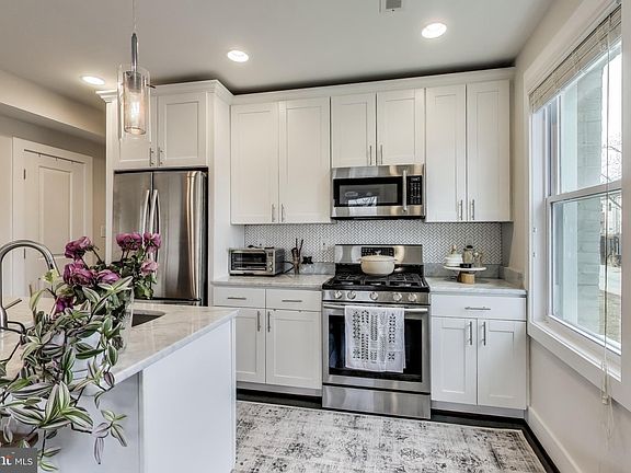 4th image of 426 18th St NE APT 2