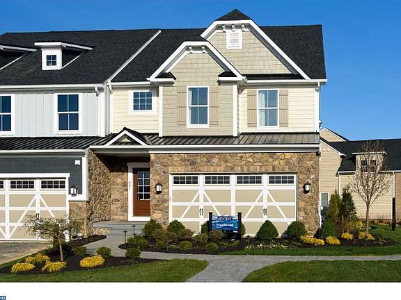 2nd image of 615 Cliff Ln
