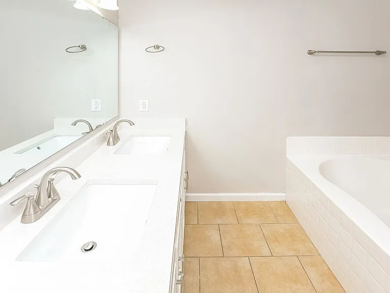 9761 Trail Dr — Photo 11