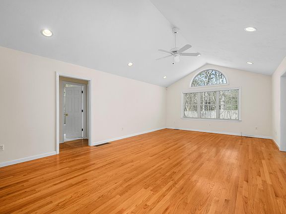 4th image of 8 Marlboro Road