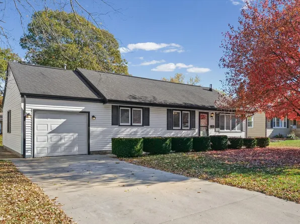 524 Gray Dr, Gibson City, IL 60936