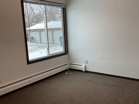 5th image of 1094 Waterloo Ave APT 1