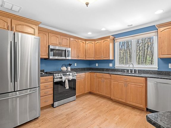 3rd image of 218 Rangeway Rd Unit 232