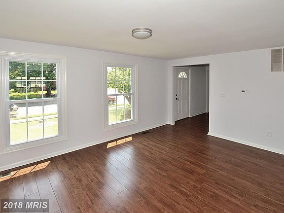 3rd image of 121 Laura Anne Dr