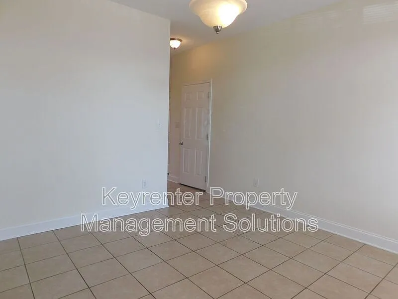 4 bed, 3.5 bath, 2003 sqft, $1,800 — Photo 4