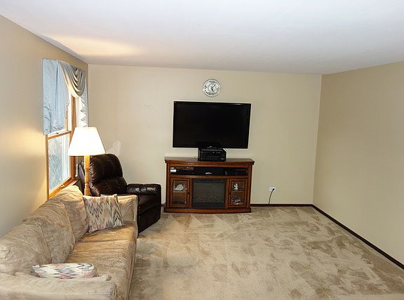 4th image of 27W706 Parkview Ave