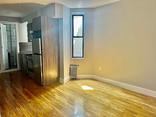 5th image of 137 E 110th St APT 4RW