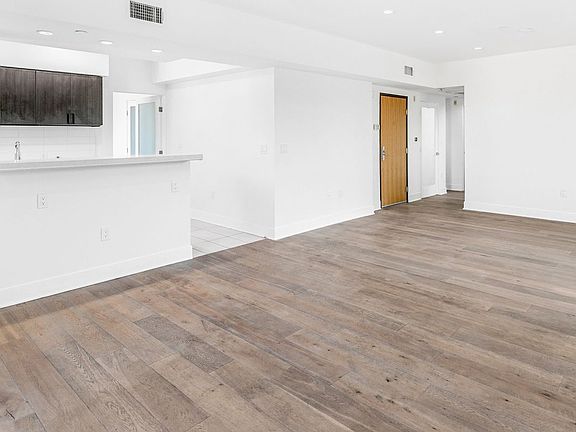 4th image of 843 N Fuller Ave #301