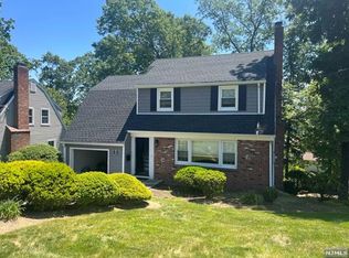 20 Oakwood Dr, Wayne, NJ 07470
