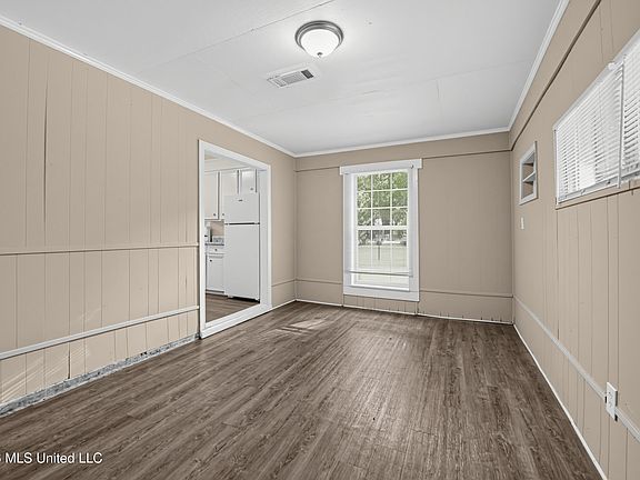 4th image of 109 Skylane Dr