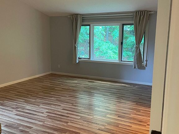 5th image of 8 Ironwood Road #8