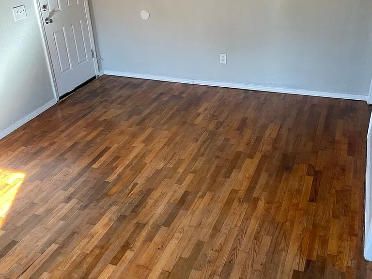218 W Douglas Dr — Photo 1