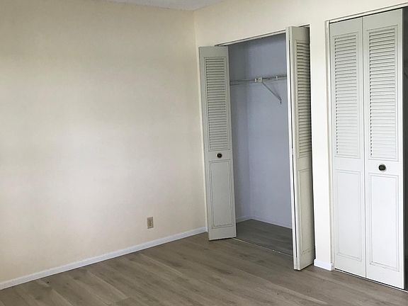 3rd image of 14807 Lake Forest Dr