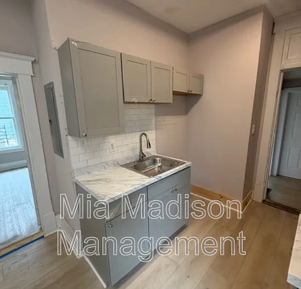 513 W 35th St #A — Photo 6