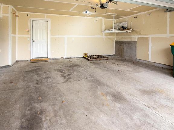 5th image of 9659 Toledo Ln N