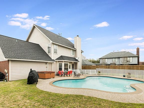 3rd image of 205 Plum Cir