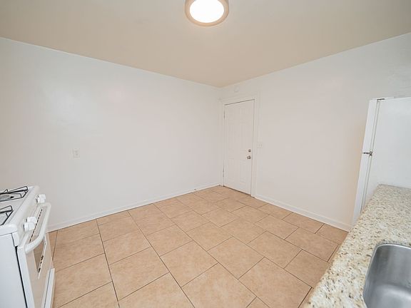 4th image of 3321 Chestnut St #3327